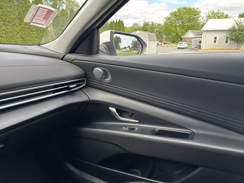 Used 2025 Hyundai Elantra SEL FWD image 23