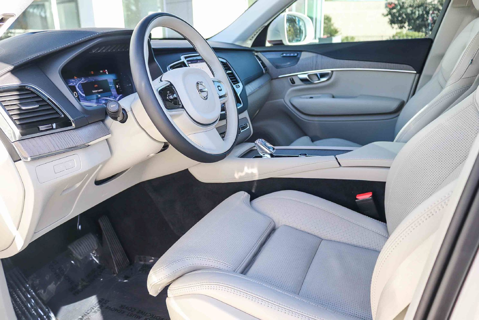 Used 2025 Volvo XC90 T8 Ultra w/ Protection Package Premier AWD/4WD image 20