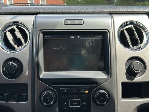Used 2014 Ford F150 FX4 w/ Equipment Group 402A Luxury AWD/4WD image 19