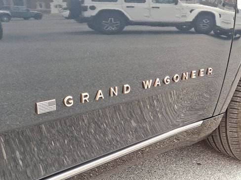 Used 2024 Jeep Grand Wagoneer Series III image 35