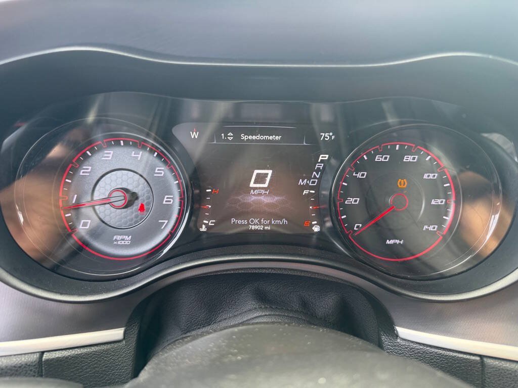 Used 2021 Dodge Charger SXT w/ Blacktop Package RWD image 15