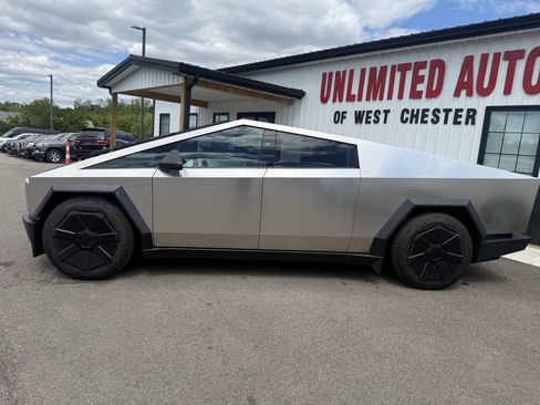 Used 2024 Tesla Cybertruck AWD Crew Cab image 12