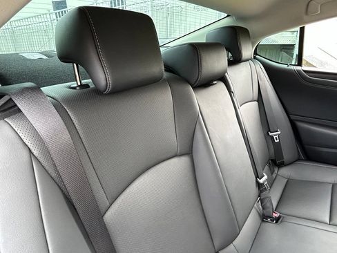 Used 2024 Lexus ES 300h w/ Premium Package FWD image 42