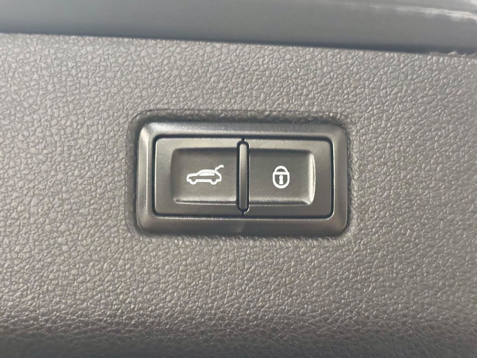 Used 2018 Bentley Bentayga AWD/4WD image 42