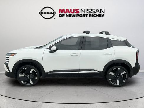 Certified 2025 Nissan Kicks SR FWD image 6