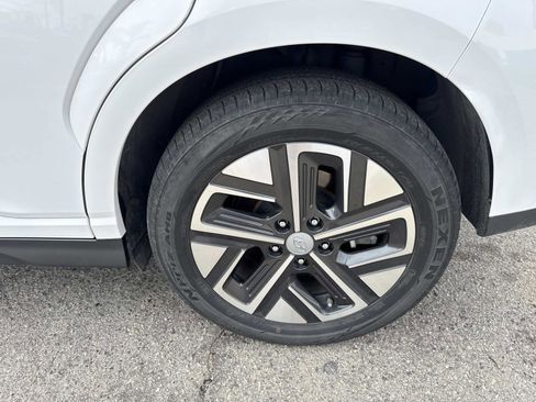 Used 2023 Hyundai Kona SE FWD image 6