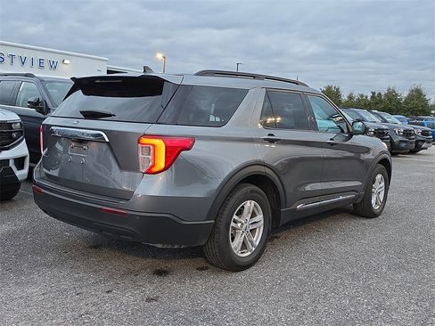 Used 2024 Ford Explorer XLT image 5