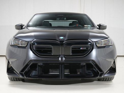 Used 2025 BMW M5 w/ Executive Package image 5