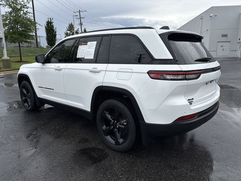 Certified 2023 Jeep Grand Cherokee Altitude AWD/4WD image 7