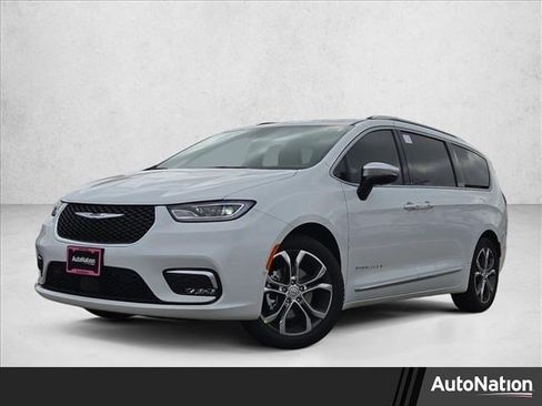 New 2026 Chrysler Pacifica Pinnacle image 1