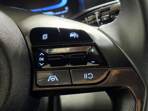 Certified 2025 Hyundai Elantra Sport image 31