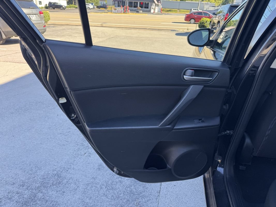 Used 2013 MAZDA MAZDA3 i SV FWD image 20