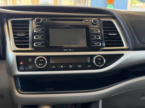 Used 2015 Toyota Highlander Plus FWD image 22