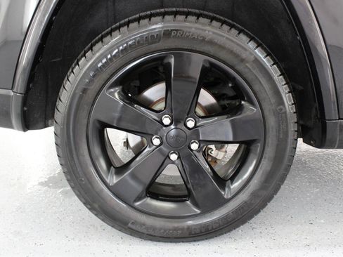 Used 2015 Jeep Grand Cherokee Altitude image 78