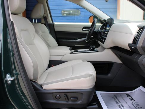 Used 2025 Nissan Pathfinder SL AWD/4WD image 48