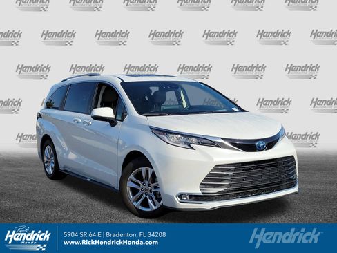 Used 2022 Toyota Sienna Limited FWD image 1