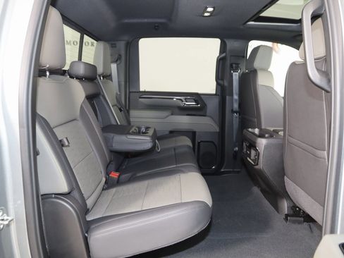 Used 2025 Chevrolet Silverado 2500 ZR2 image 14