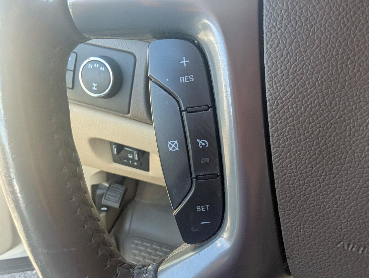 Used 2014 GMC Sierra 2500 SLT w/ Suspension Package, Off-Road AWD/4WD image 14