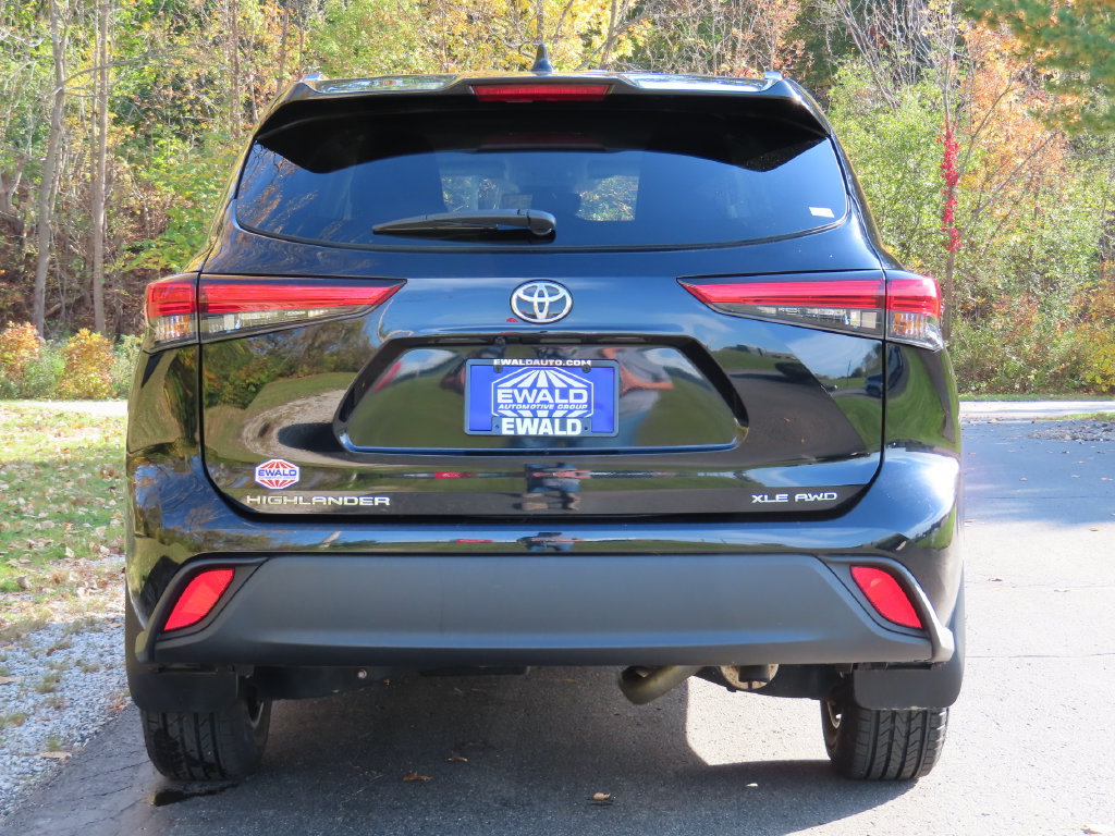Used 2021 Toyota Highlander XLE AWD/4WD image 17