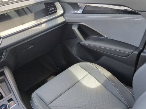 New 2026 Volkswagen Tiguan SE FWD image 16