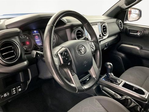 Used 2017 Toyota Tacoma TRD Off-Road image 16