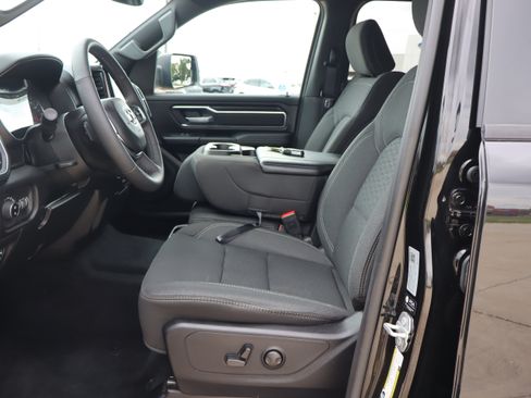 Used 2025 RAM 1500 Big Horn AWD/4WD image 9