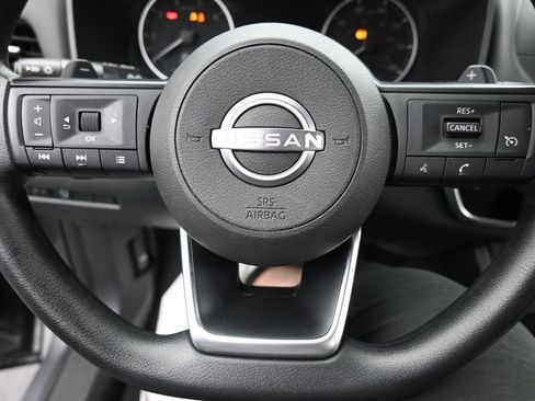 Used 2023 Nissan Rogue S image 17