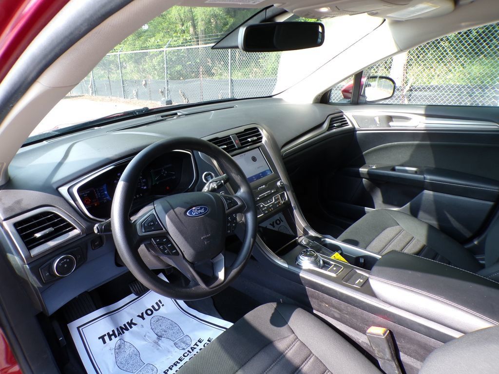 Used 2019 Ford Fusion SE FWD image 11