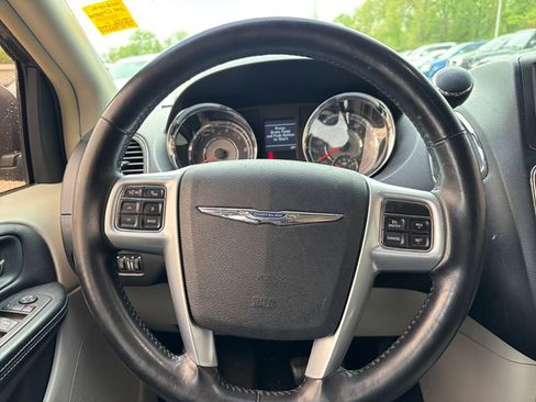 Used 2011 Chrysler Town & Country Touring-L w/ Entertainment Group #2 FWD image 33