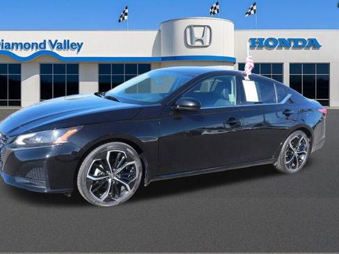 Used 2023 Nissan Altima 2.5 SR image 3