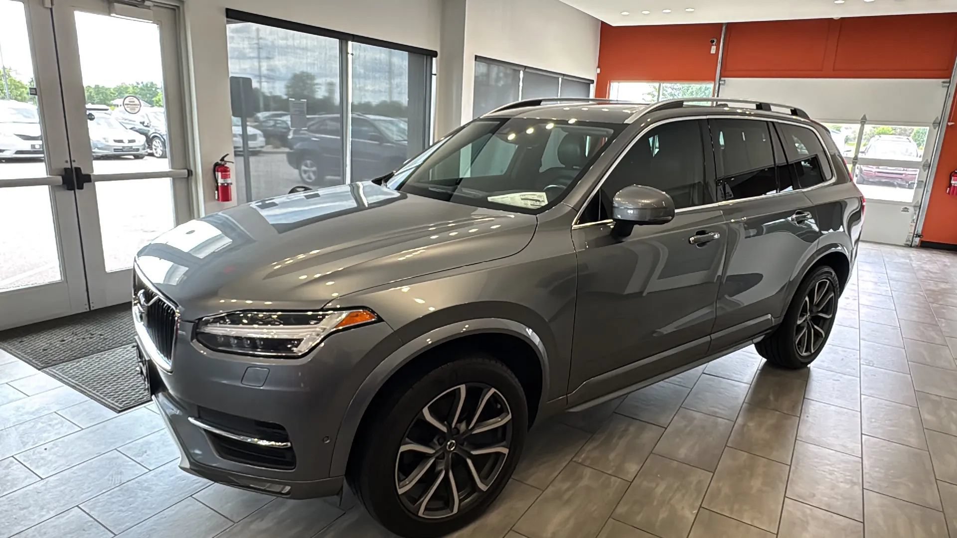 Used 2017 Volvo XC90 T6 Momentum w/ Vision Package AWD/4WD image 7