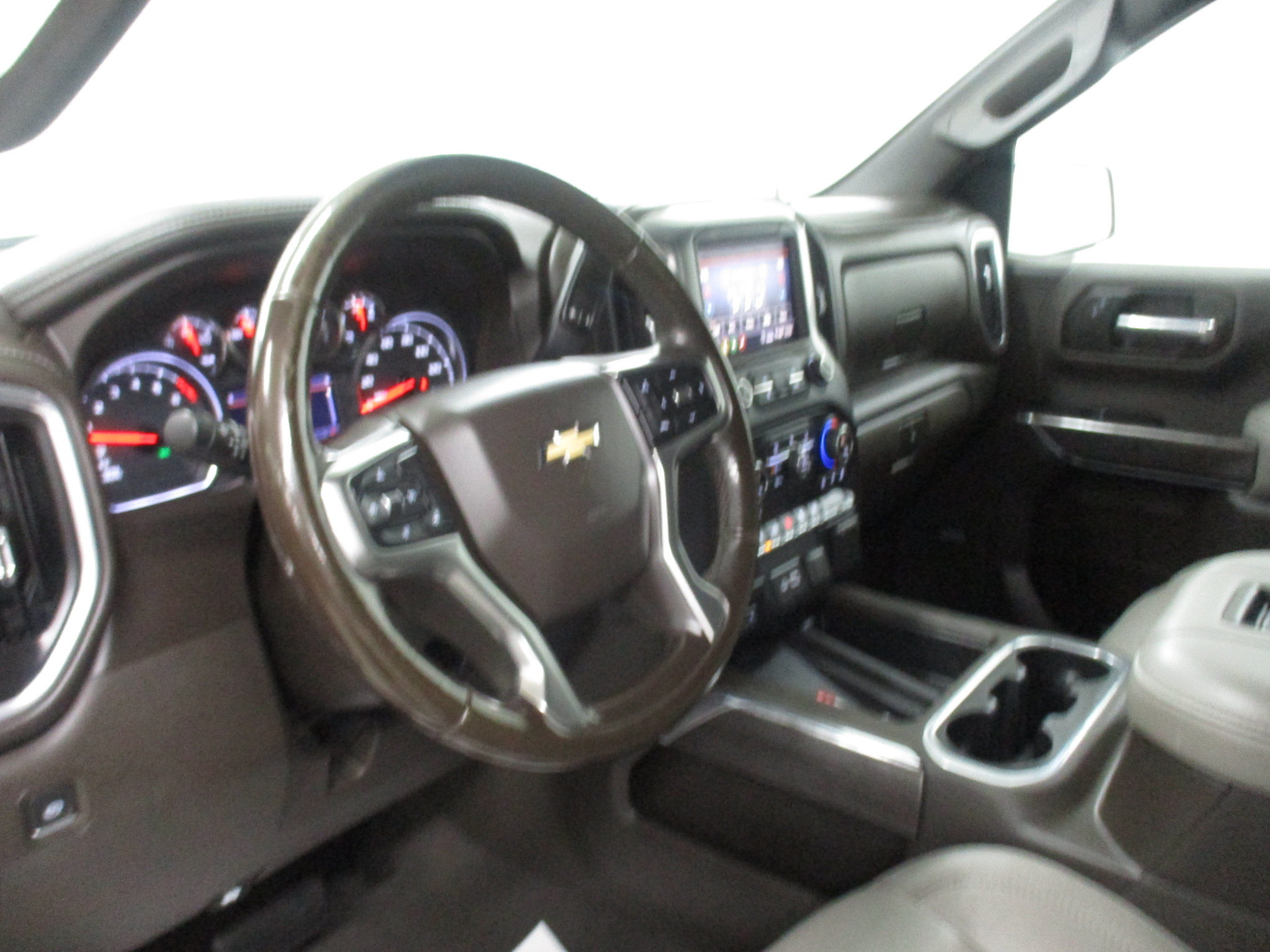 Used 2020 Chevrolet Silverado 1500 LTZ w/ LTZ Convenience Package AWD/4WD image 30