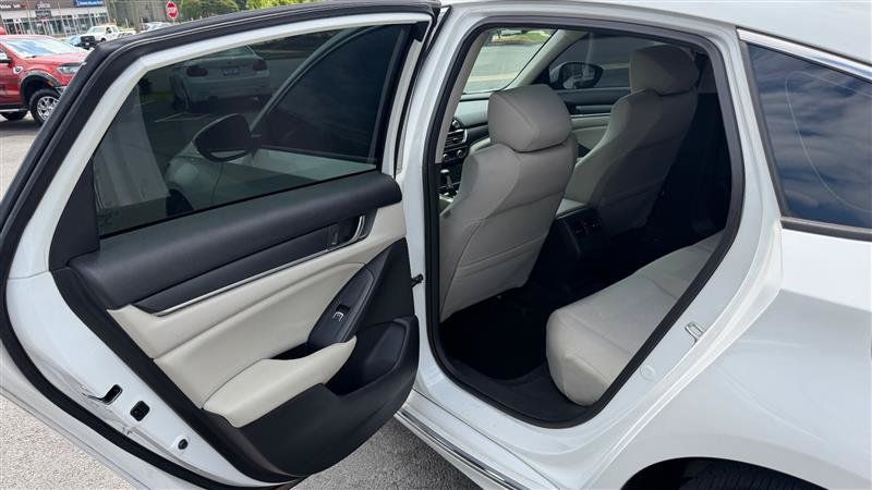 Used 2018 Honda Accord EX image 41