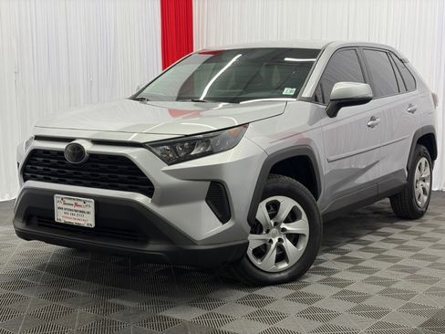Used 2022 Toyota RAV4 LE AWD/4WD image 4