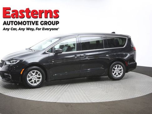 Used 2023 Chrysler Pacifica Touring-L FWD image 57