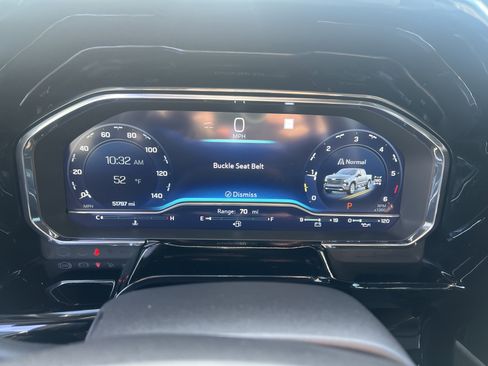 Certified 2022 Chevrolet Silverado 1500 High Country w/ Technology Package image 19