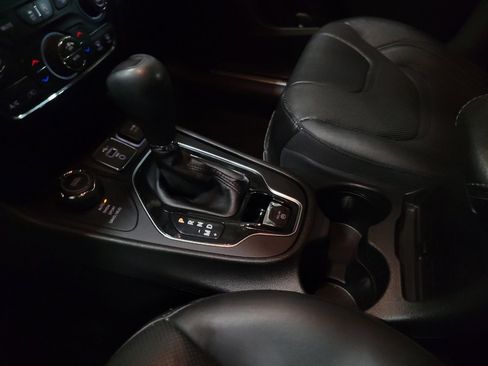 Used 2021 Jeep Cherokee Limited w/ Elite Package image 26