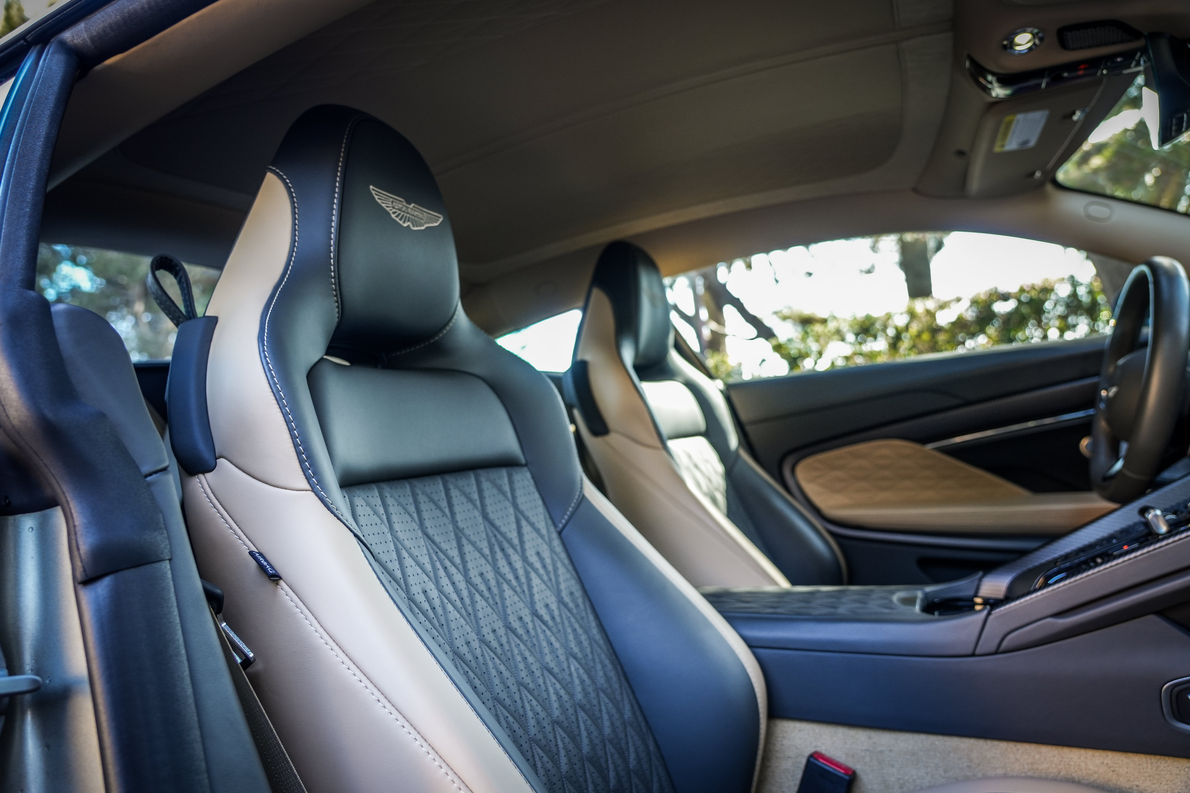 Used 2024 Aston Martin DB12 Coupe RWD image 21