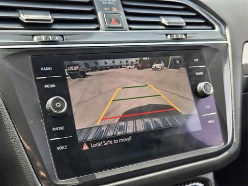 Certified 2021 Volkswagen Tiguan SE image 23