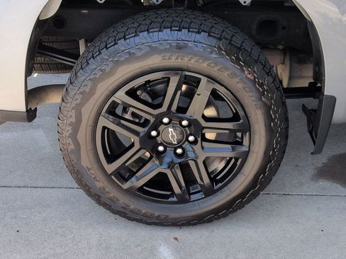 Used 2023 Chevrolet Silverado 1500 Custom AWD/4WD image 27