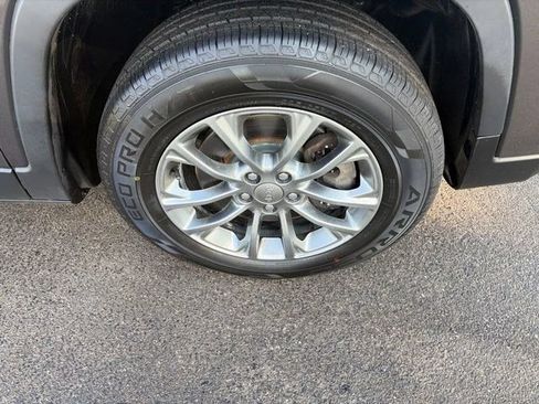 Used 2020 Jeep Cherokee Latitude Plus w/ Cold Weather Group AWD/4WD image 43