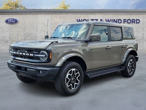 Used 2025 Ford Bronco Outer Banks AWD/4WD image 3