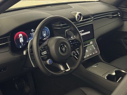 Used 2024 Maserati Grecale GT image 8