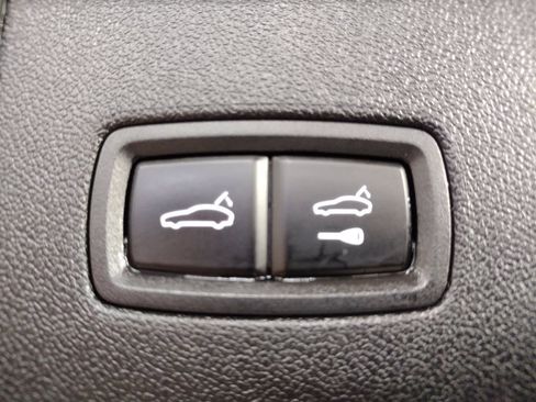 Used 2019 Porsche Cayenne S image 16