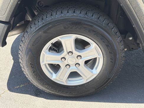 Used 2022 Jeep Wrangler Unlimited Sport image 21