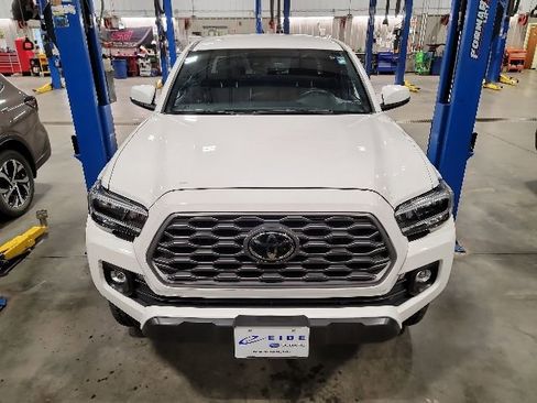 Used 2022 Toyota Tacoma TRD Off-Road AWD/4WD image 2