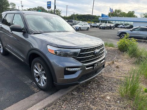 Used 2021 Ford Explorer XLT w/ Equipment Group 202A AWD/4WD image 22