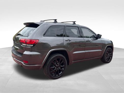 Used 2018 Jeep Grand Cherokee Altitude AWD/4WD image 9
