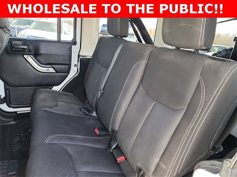 Used 2015 Jeep Wrangler Unlimited Rubicon w/ Connectivity Group image 15