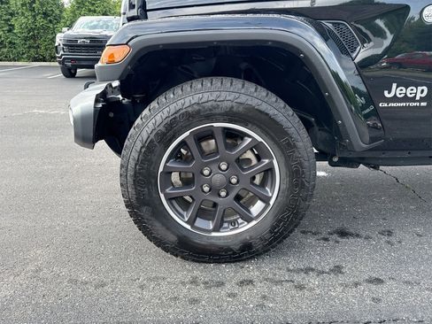 Used 2023 Jeep Gladiator Overland image 26